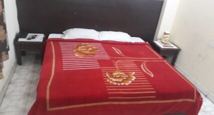 Modi Inn Ramakrishna Room Type - Deluxe Doubel AC