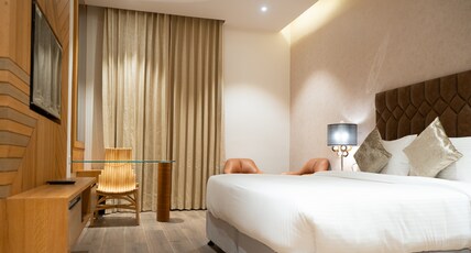 Hotel Clarks Inn Suites Kangra Room Type - Deluxe room with King Bed
