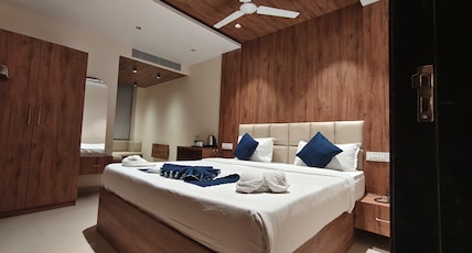 Hotel Regal Crest Room Type - Deluxe Room Hotel Regal Crest Room Type - Deluxe Room