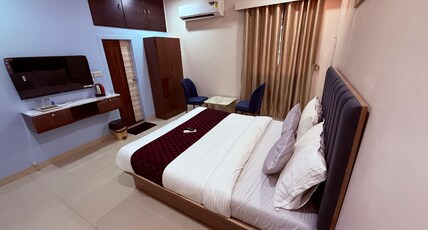 Hotel Silver Leaf Room Type - Deluxe AC Room