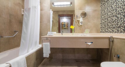 Holiday Inn Riyadh al qasr Room Type - 2 Twin Bed Standard Smoking