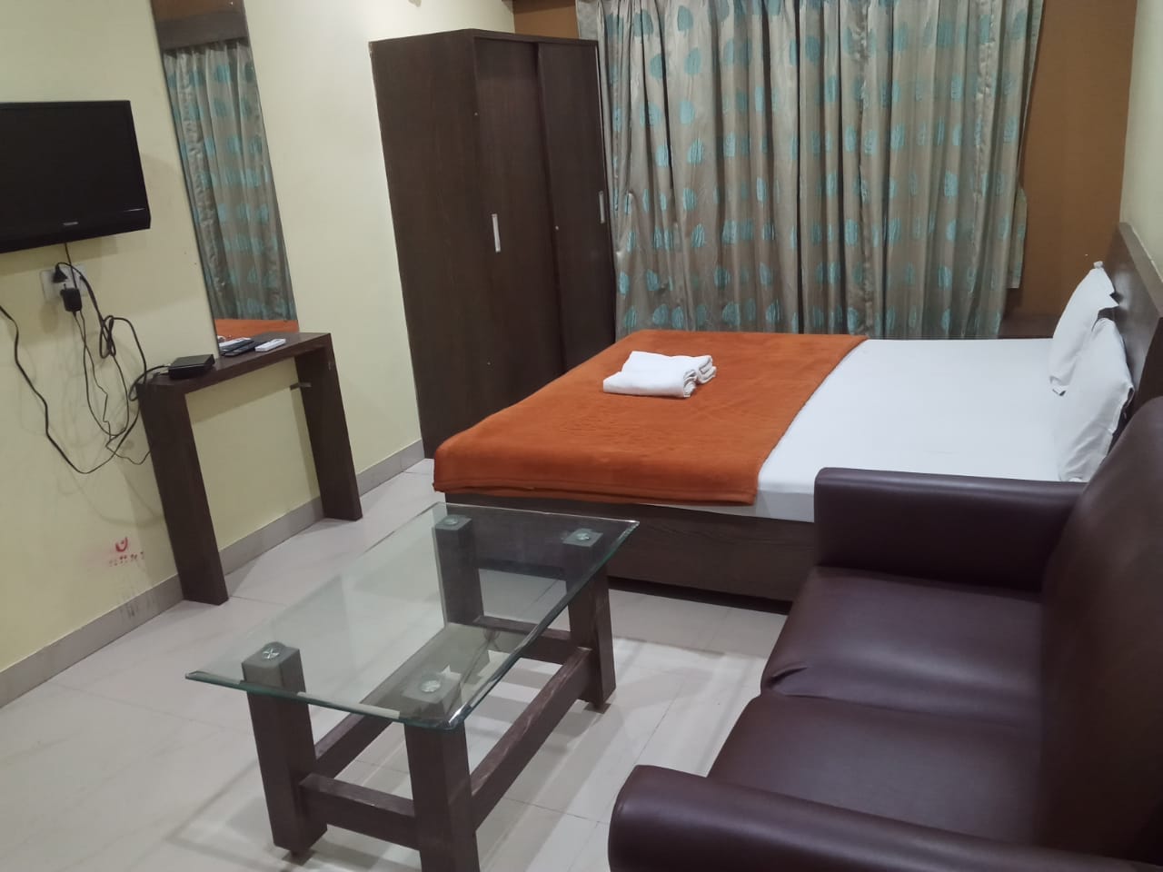 Shree Vishnu Darshan Holiday Home - Tap to explore photos