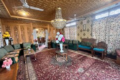 Royal Routes Group Of Houseboats