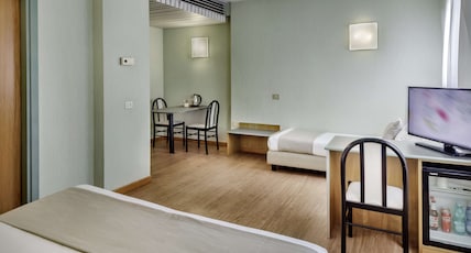 Best Western Hotel Residence Italia Room Type - 1 Queen And 1 Single, Standard Room