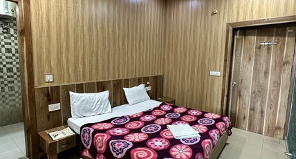 Hotel Mayur Room Type - AC Family Suite 4 Bed