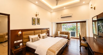 Hotel Rajhans Room Type - Rajhans Suite with Balcony Hotel Rajhans Room Type - Rajhans Suite with Balcony
