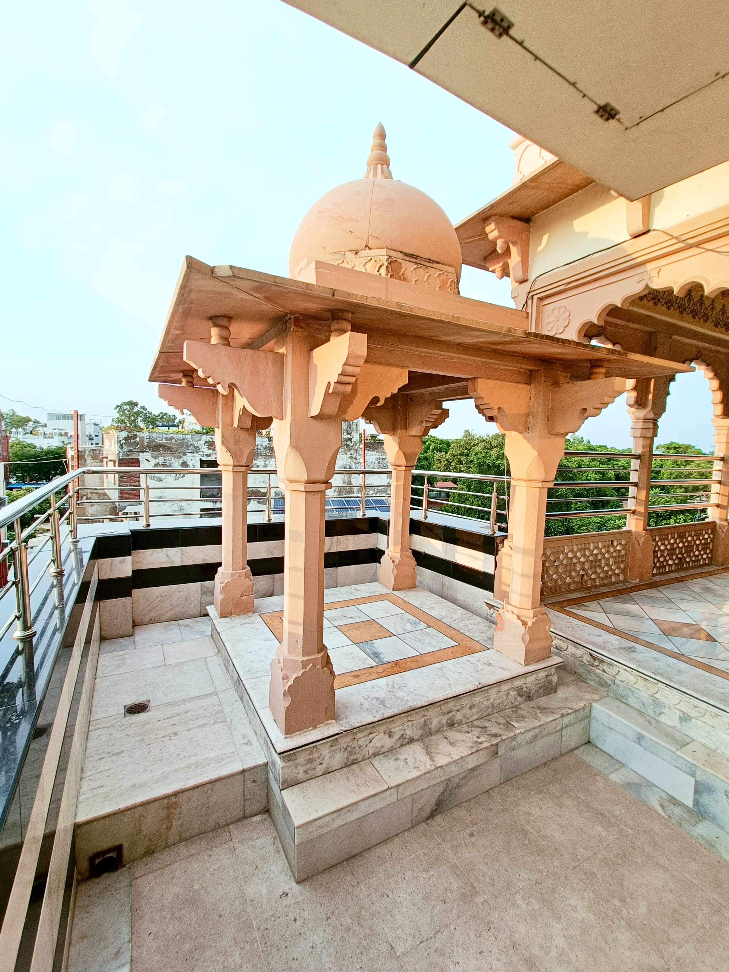Hotel Sun Grand (100 meters away from Taj Mahal) - Tap to explore photos