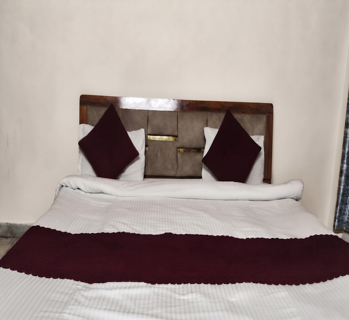 Hotel Velora Inn - Tap to explore photos