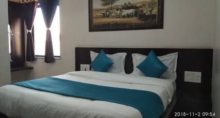 Hotel Gayatri Room Type - Deluxe Non AC Room
