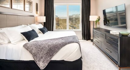 King 1BR W/ Parking, Pool & Gym Room Type - King 1BR W/ Parking, Pool & Gym