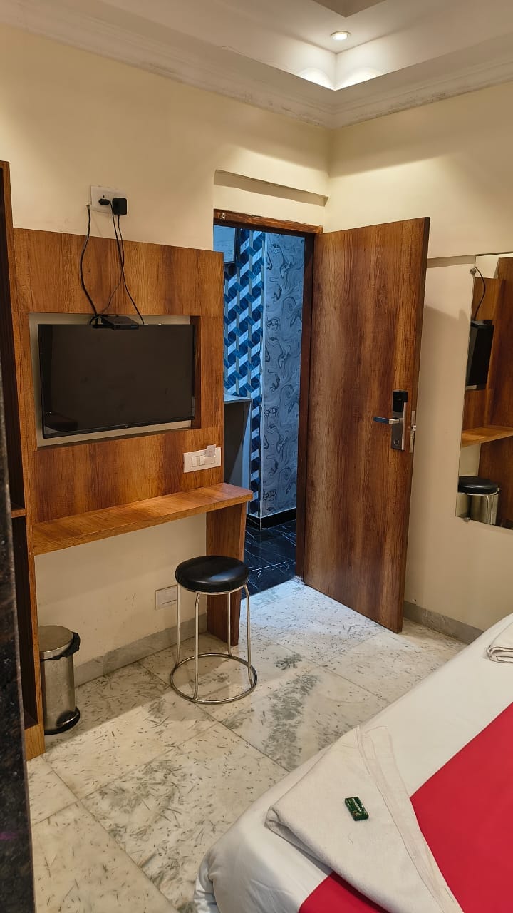Hotel Volga Colaba - Tap to explore photos