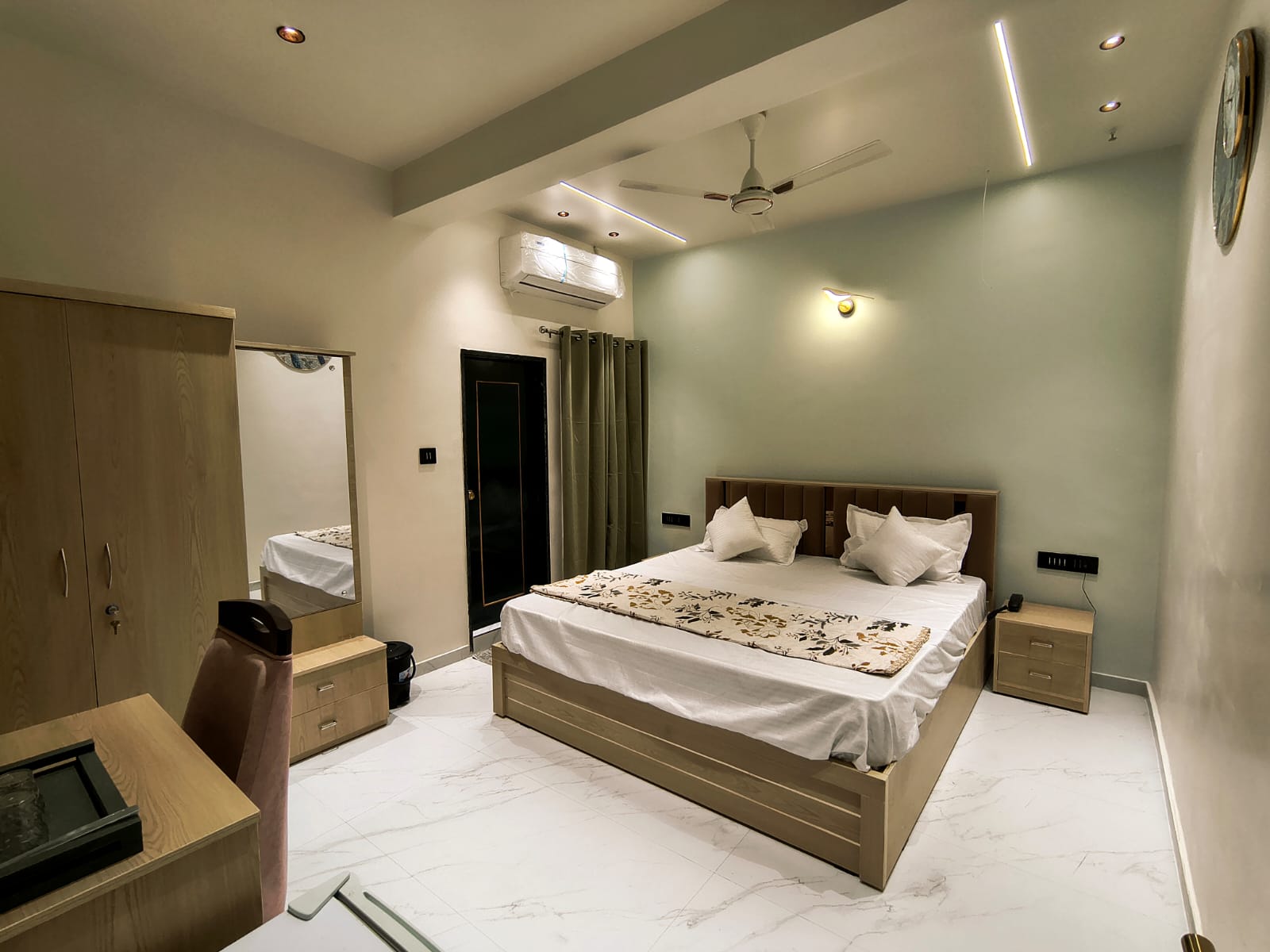 SAANG INN HOTEL & RESTOURENT - Tap to explore photos