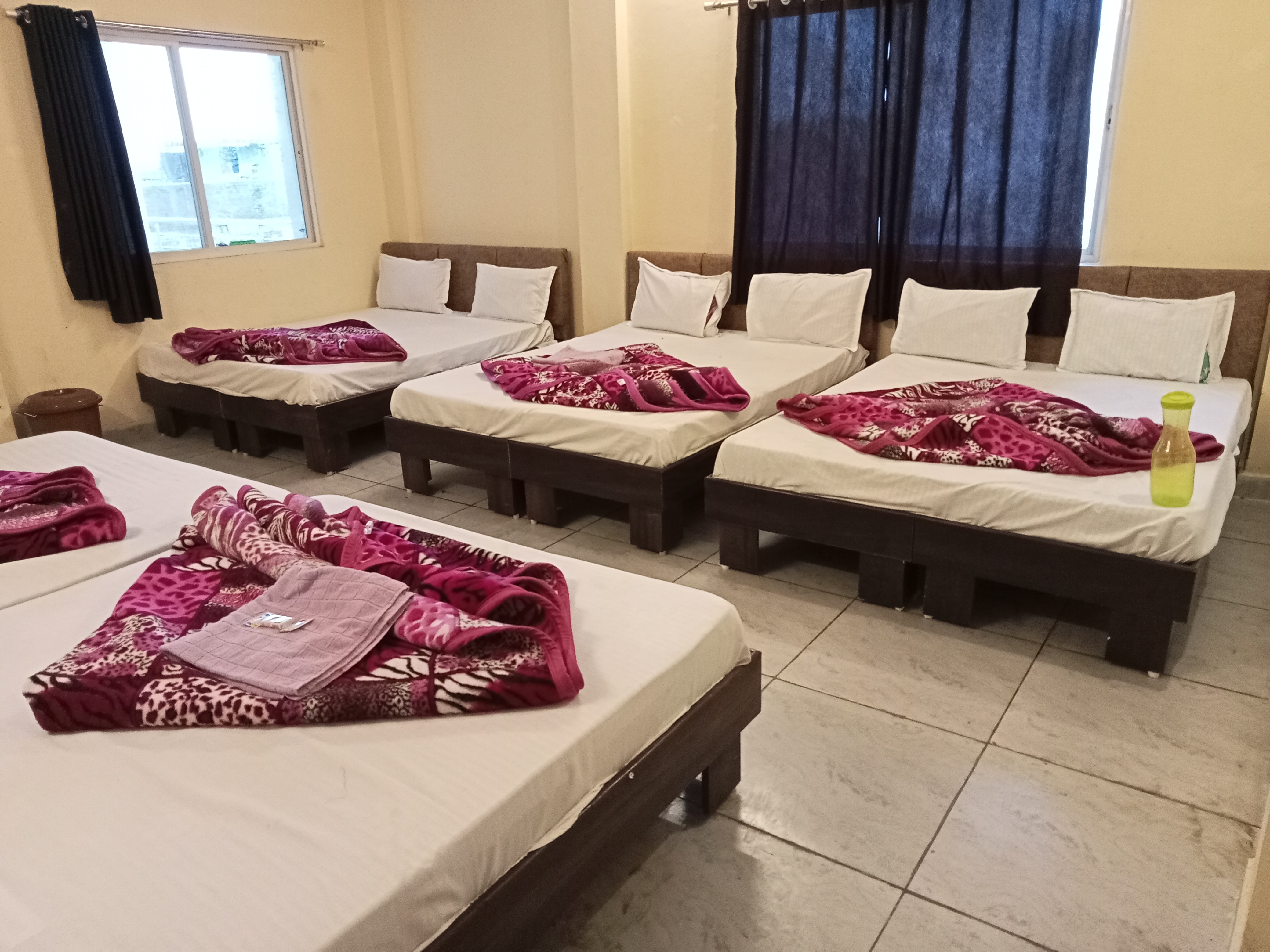 Hotel Mahakal Vishram - Tap to explore photos