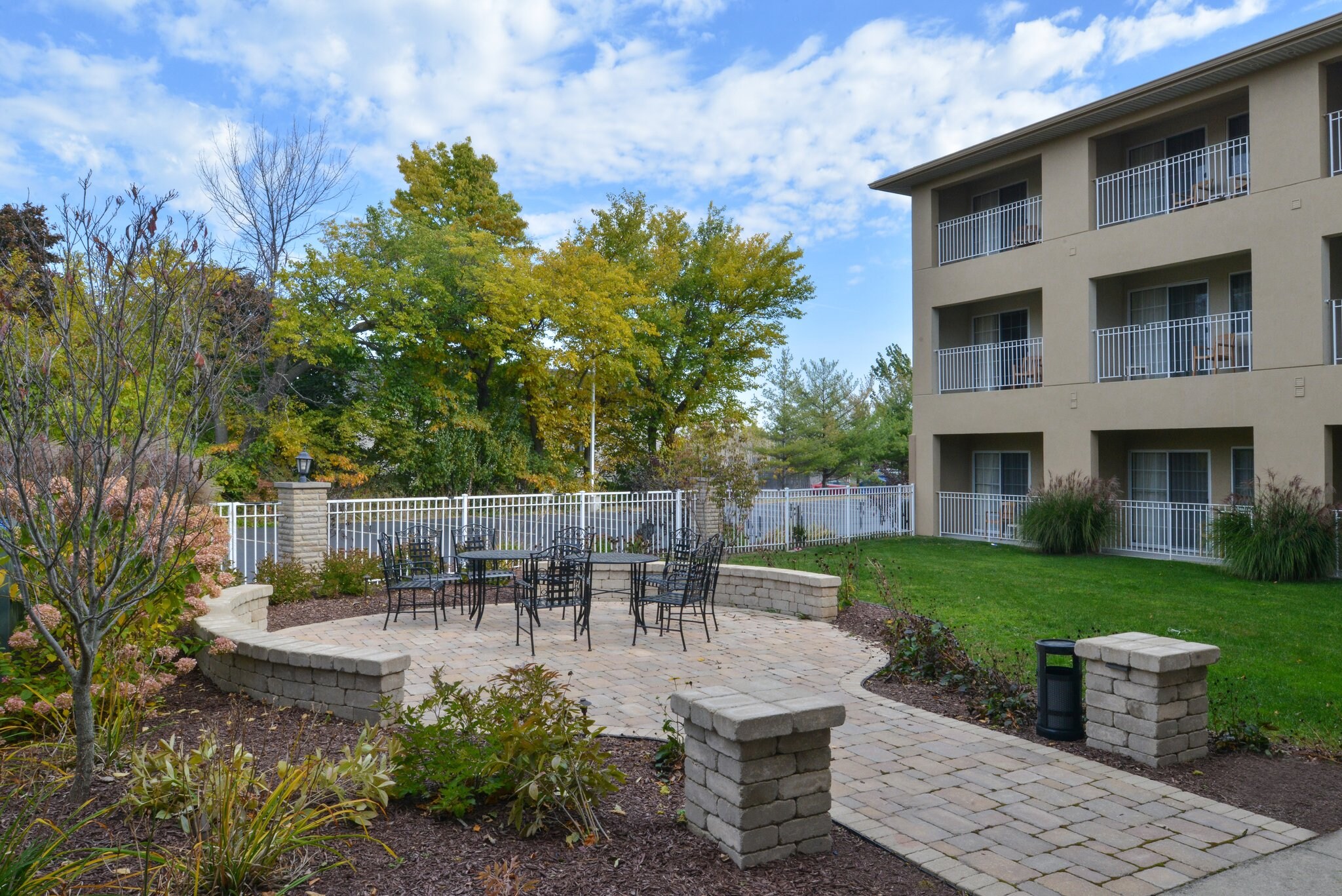 Holiday Inn Express Hotel & Suites-Saint Joseph - Tap to explore photos