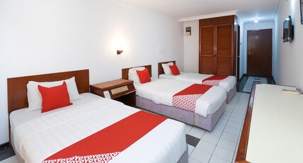 Super OYO 1018 Telang Usan Hotel Miri Room Type - Suite Triple Super OYO 1018 Telang Usan Hotel Miri Room Type - Suite Triple