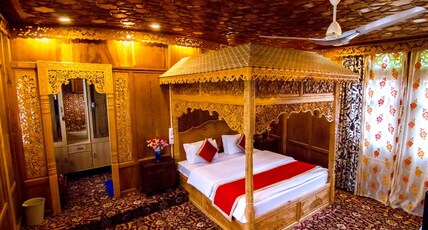 Sikandra Palace Group Of Houseboats Room Type - Ac Heritage Honeymoon Suite Room With Heating Sikandra Palace Group Of Houseboats Room Type - Ac Heritage Honeymoon Suite Room With Heating