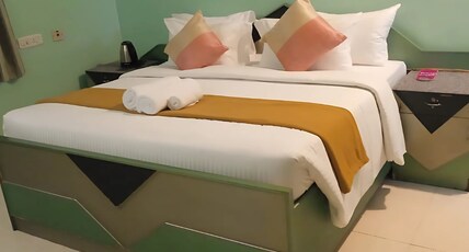 Eaze & Comfort Hospitality Room Type - Standard Room with King Bed
