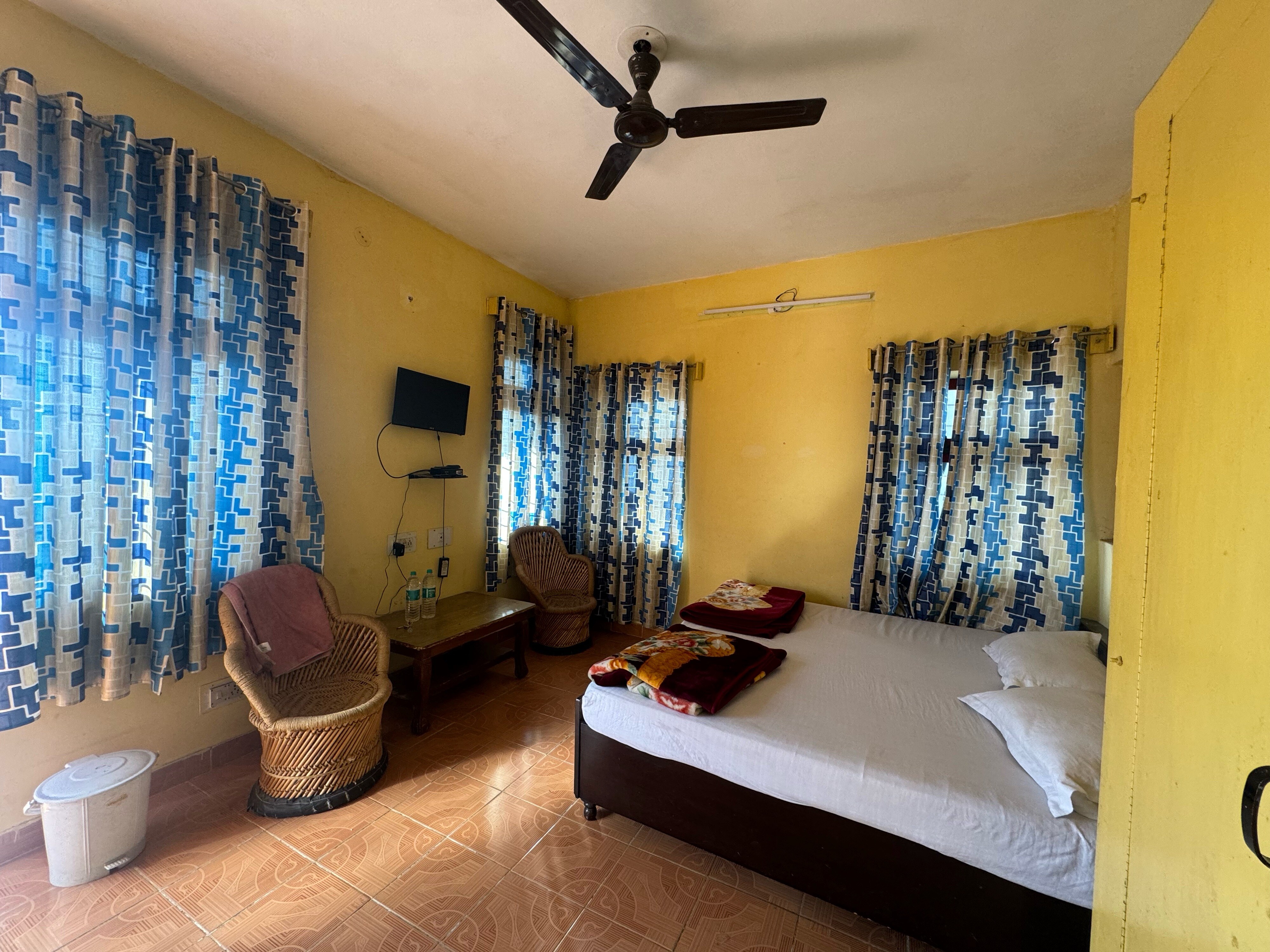 Shiva Guest House - Tap to explore photos