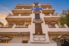 FabHotel RB Palace - Nr. Varanasi Junction (Cantt) Railway Station