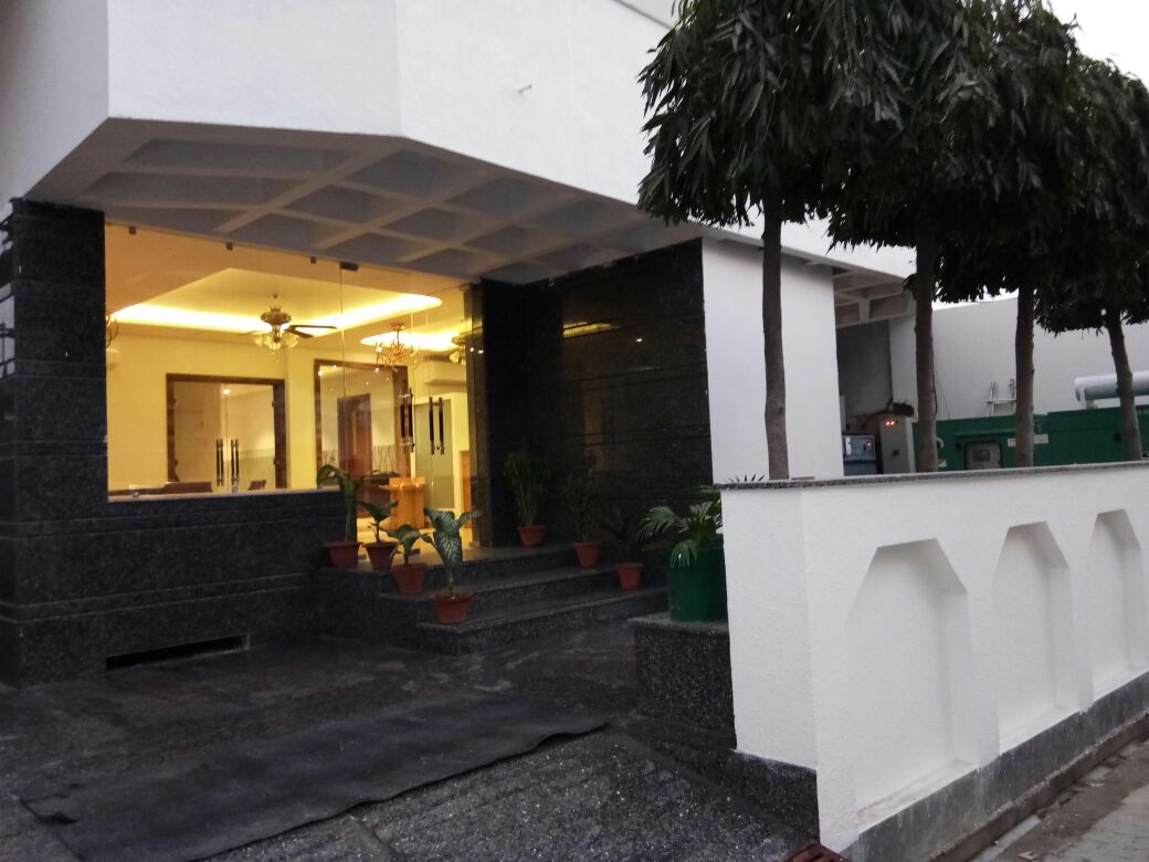 HOTEL ANAND PALACE- 400MTR from Railway Station - Tap to explore photos