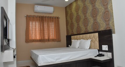 Hotel Yash Regency Room Type - AC Luxury Room