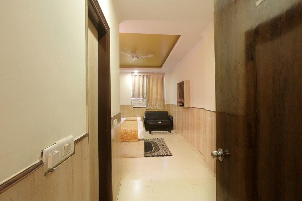 Hotel Castle Blue Delhi Airport T3 - Tap to explore photos
