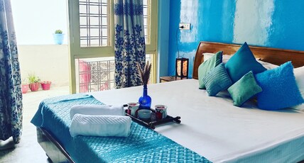 Hotel Shiv Palace Room Type - Quad(4) occupancy room ( Lake View + Balcony)