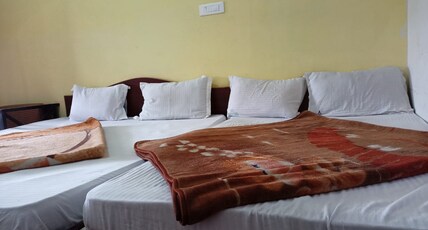 Hill Inn Homestay Room Type - (201)Semi Deluxe Four Bedded Room