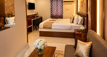 Hotel Golden Regency Room Type - Deluxe Room