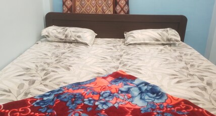Manireddy Residency Mantralayam Room Type - Non-AC Bedroom 4