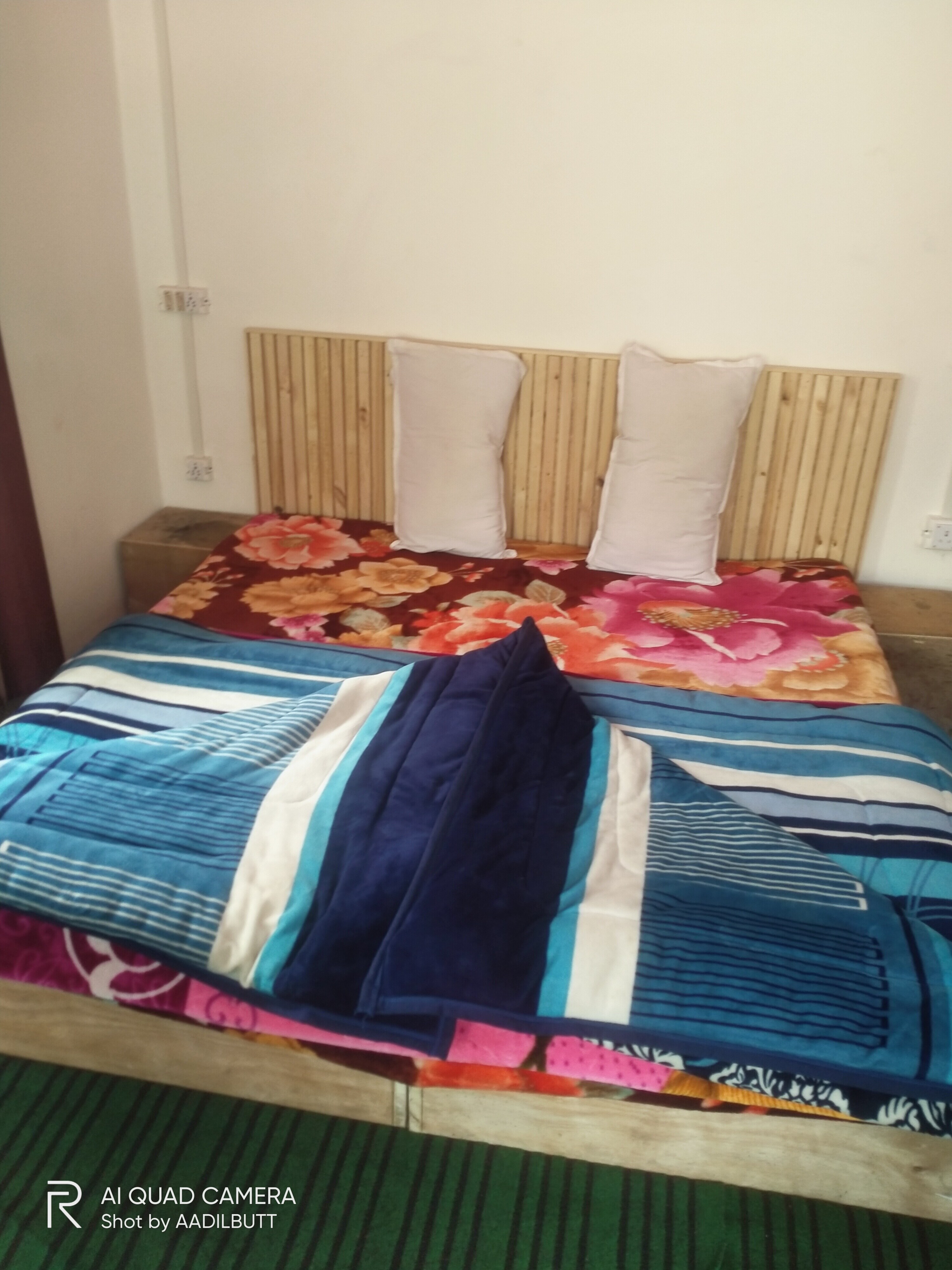 Small Town Guest House Pahalgam - Tap to explore photos