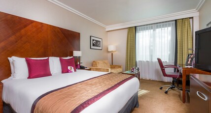 Crowne Plaza BIRMINGHAM NEC Room Type - 1 Queen Standard Balcony