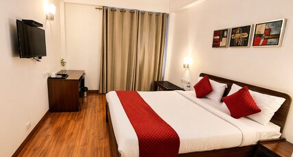 EMBLEM Hotel Arjun Marg, Golf Course Road Room Type - Standard Room EMBLEM Hotel Arjun Marg, Golf Course Road Room Type - Standard Room