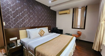 Hotel Lee International Room Type - Executive AC Room with free WiFi