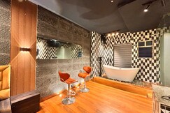 Opulent Suite With Freestanding Bathtub Xanadu715