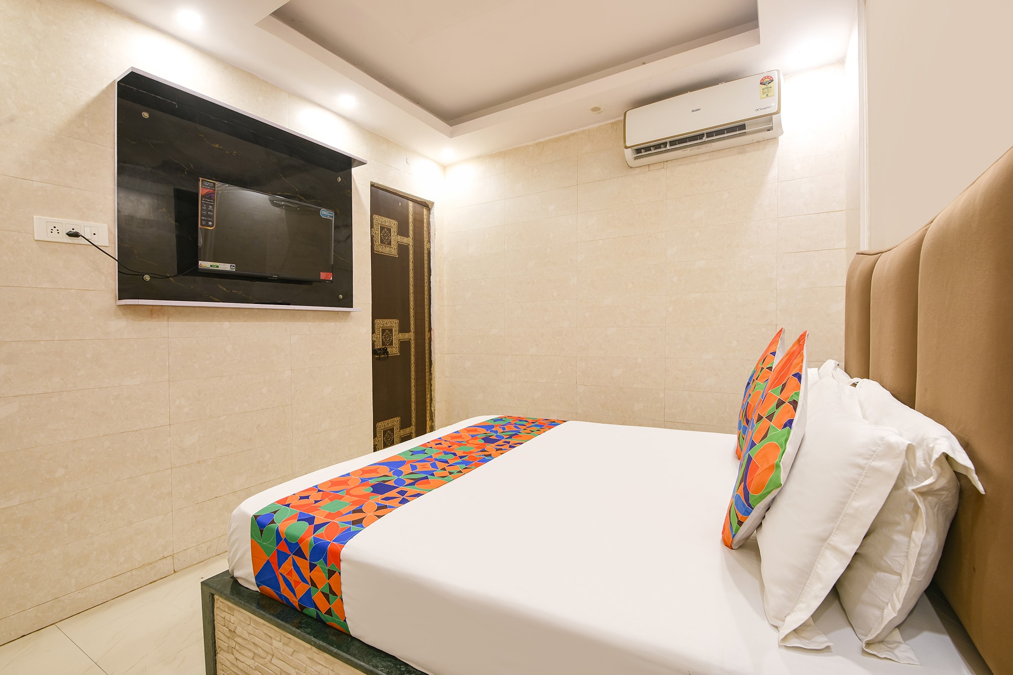 Via Comfort Stay Green Park - Tap to explore photos