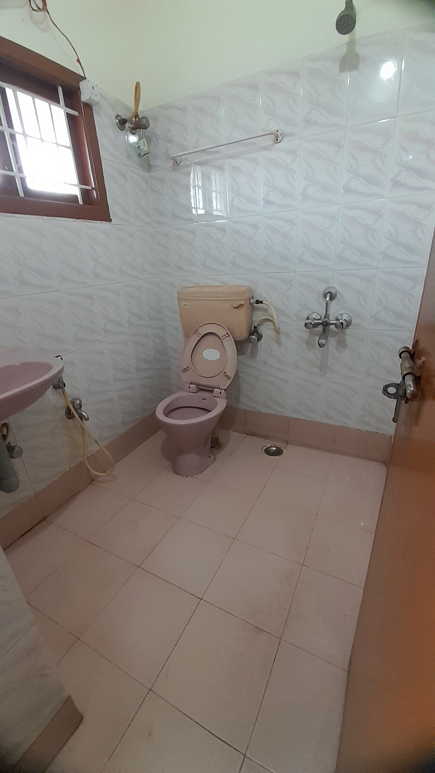 Aruneswarans Nest - Tap to explore photos