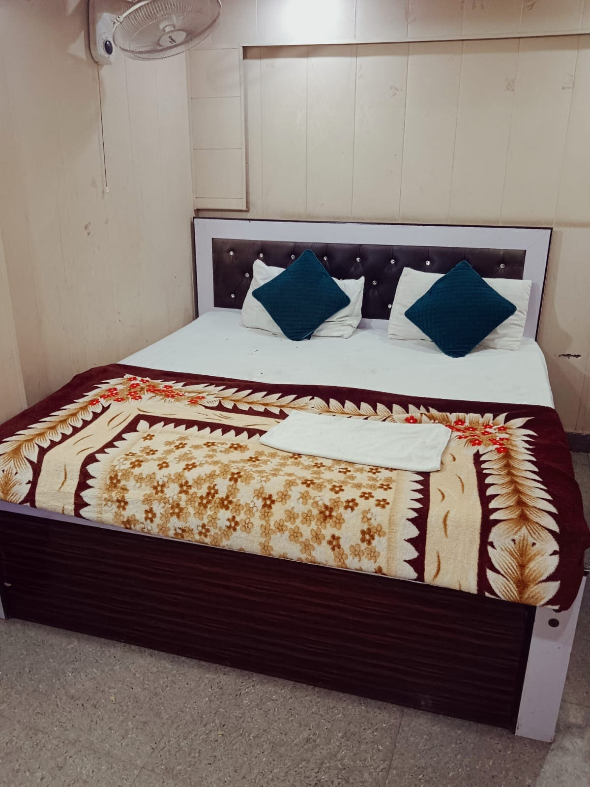 Hotel Vikral Guest house - Tap to explore photos