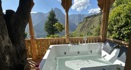 Royal Himalayan Tree House Room Type - Super Deluxe Treehouse with Jacuzzi
