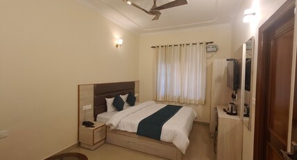 Hotel Devaaya Palace @ Laxman Jhula Room Type - Premium AC Room ( No View)