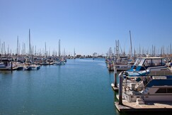 Holiday Inn Express Hotel & Suites Ventura Harbor
