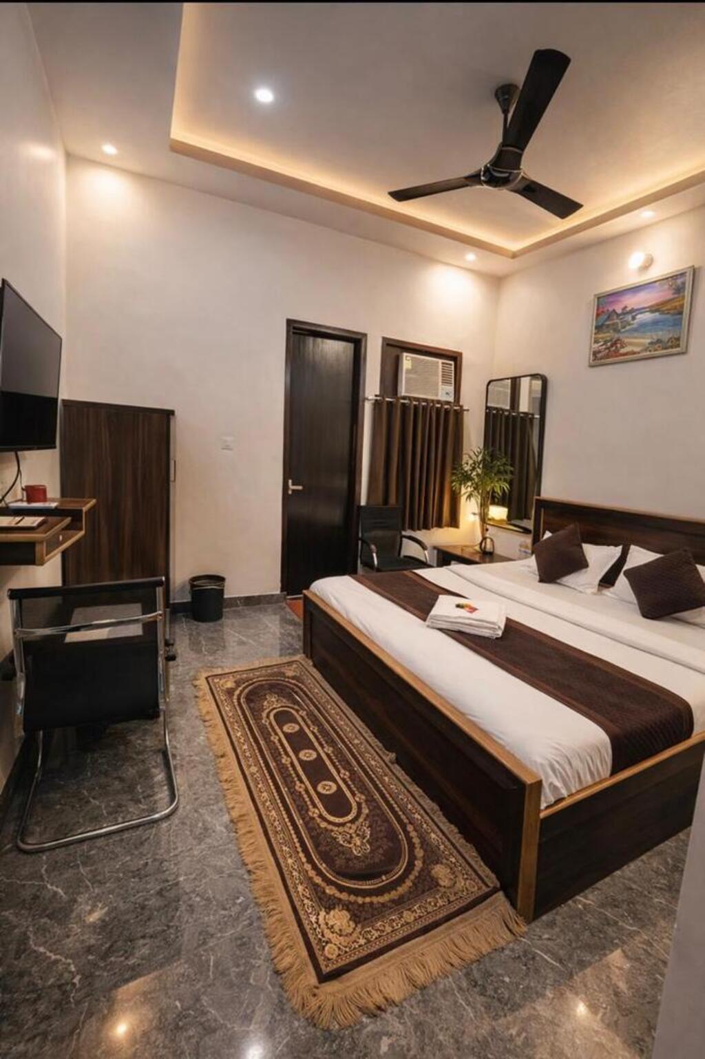Nidhivan home stay - Tap to explore photos