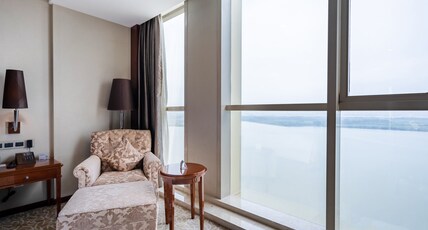 Crowne Plaza ZHENJIANG Room Type - 1 King Premium River View Crowne Plaza ZHENJIANG Room Type - 1 King Premium River View