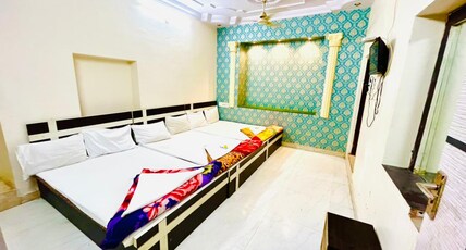 ALIZA PALACE AJMER Room Type - Deluxe Six bed non ac