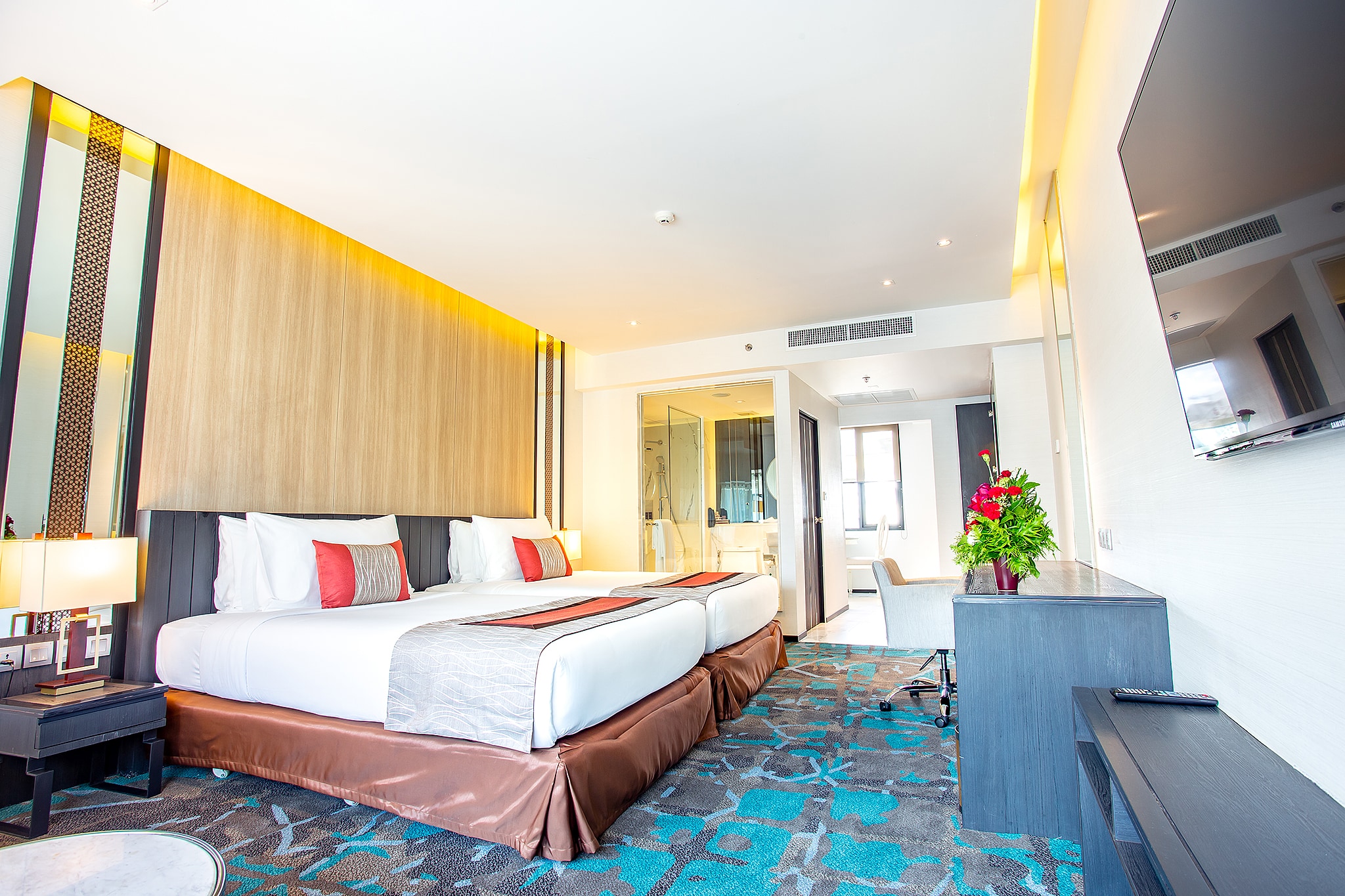 Grace Hotel Bangkok - Tap to explore photos