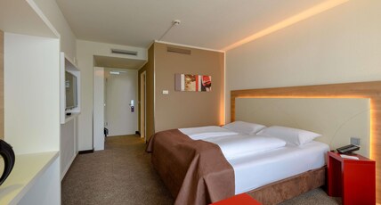 MERCURE STUTTGART APT MESSE Room Type - Standard Room with king-size bed