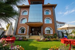 Elite Residence ( 2min drive to railway station)