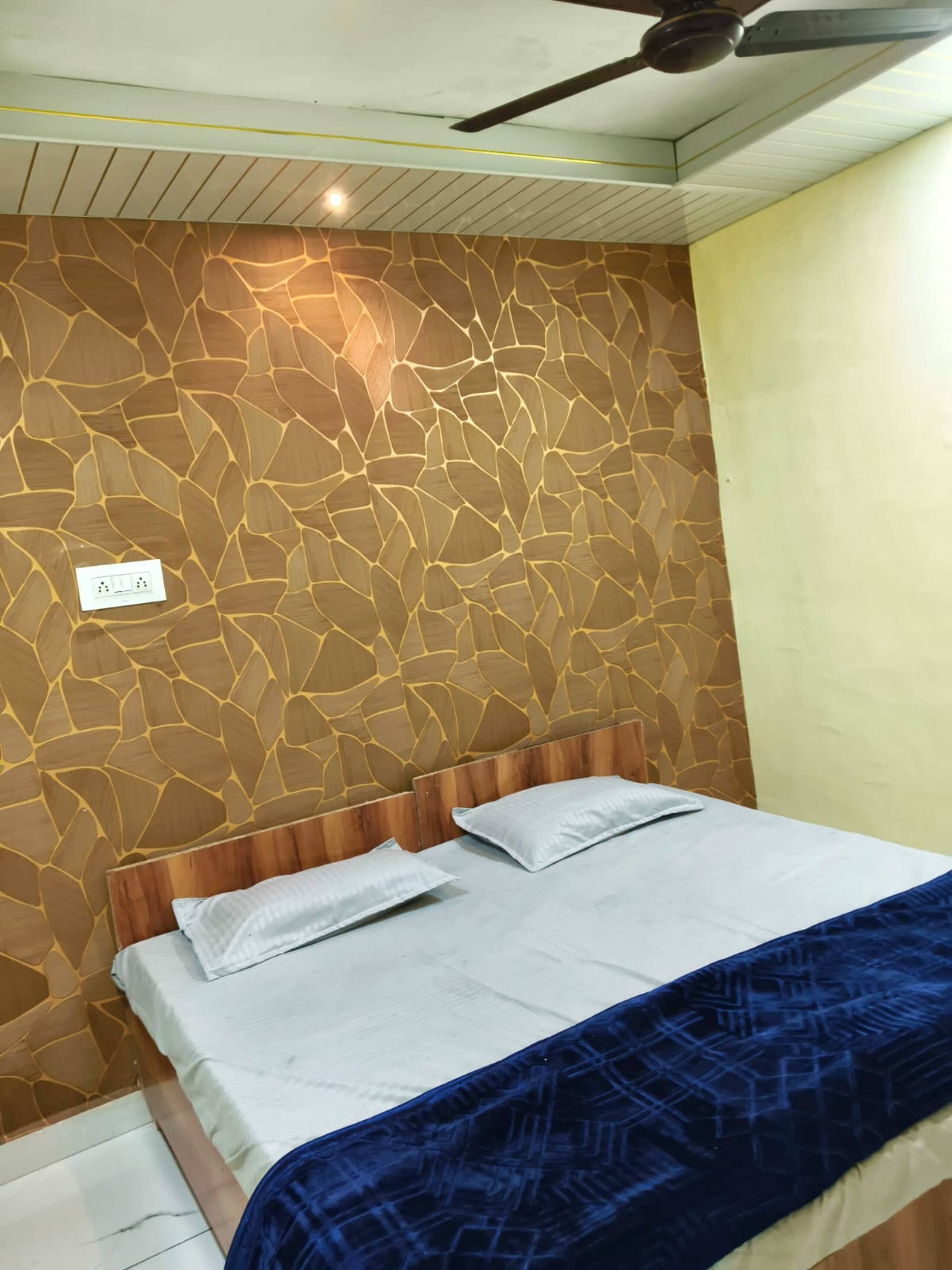 Jay shree shyam guest house - Tap to explore photos