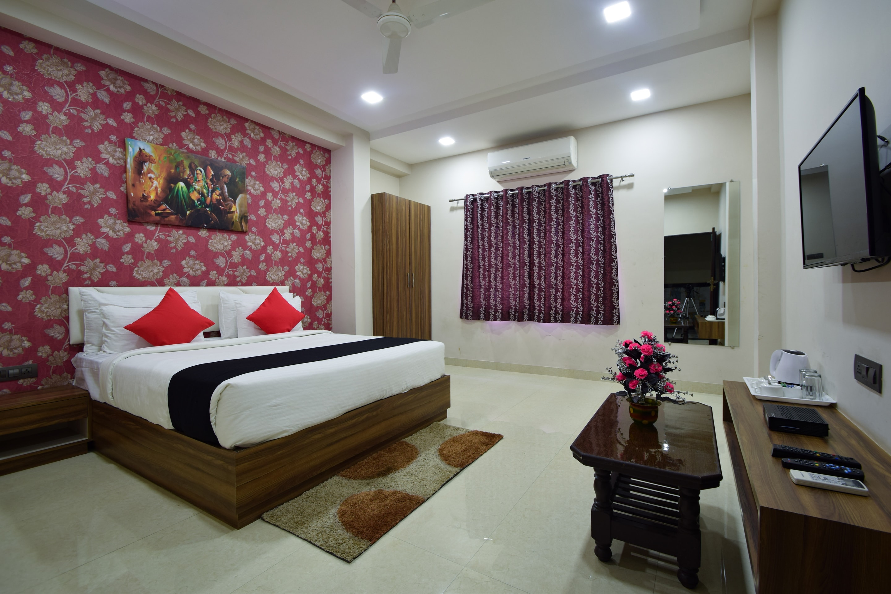 Hotel The Mewar Near Airport - Tap to explore photos