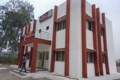 Rooms of MIDWAY TREAT DHAR